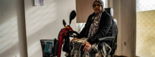 Coja, en pañales y en silla de ruedas: la justicia murciana da la espalda a Fátima, víctima de un accidente laboral