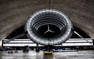 El molino flotante que genera el doble de electricidad que una turbina eólica terrestre