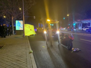 La niña fallecida en Madrid fue atropellada cuando cruzaba en rojo con su madre