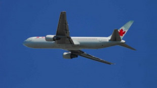 Un avión de Air Canada sobrevuela la capital a 850 metros de altura