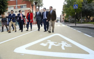 Colocan en siete calles de Murcia un pavimento que permitirá reducir la temperatura del suelo y el ambiente