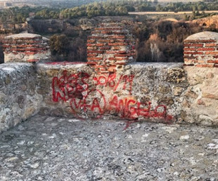 Patrimonio multará con 3.000 euros a un menor que pintó la muralla
