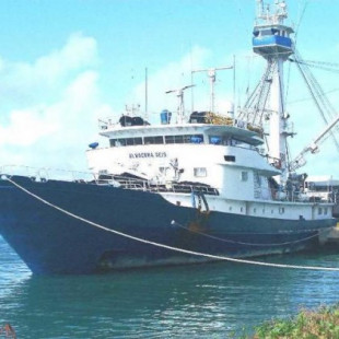 El atunero Albacora 6, con tripulación gallega, se hunde en el Atlántico