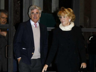 La expresidenta de la Comunidad de Madrid Esperanza Aguirre y su marido, ingresados en la Fundación Jiménez Díaz