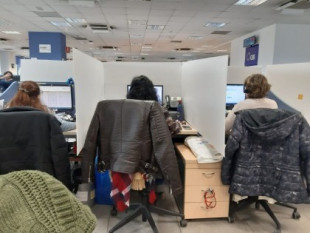 A menos de un metro, sin mascarilla y con casos de coronavirus: miles de teleoperadores siguen yendo cada día a trabajar