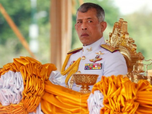 El rey de Tailandia se aísla del virus en un hotel en los Alpes con un harén de 20 mujeres [ING]