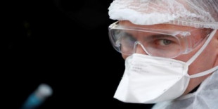 El mayor experto chino en coronavirus avisa del «gran error» de Europa: la gente no se pone mascarilla