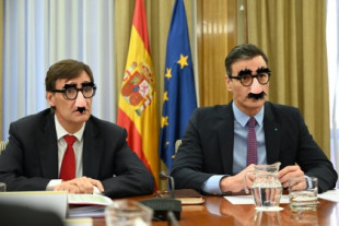 El Gobierno compra 50 millones de narices con gafas por error