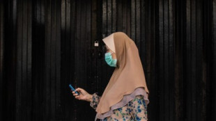 Malasia pide a las mujeres que se maquillen para evitar conflictos durante el confinamiento