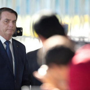 Bolsonaro propone un día de ayuno y oración contra virus