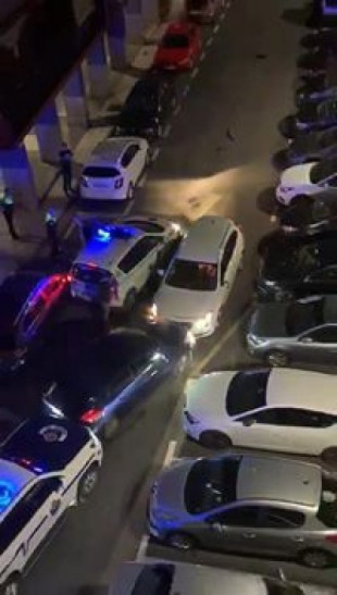 Errenteria: Un hombre intenta huir de la Policía Municipal y la Ertzaintza embistiendo con su coche a los vehículos poli