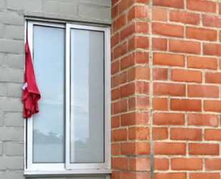 Si ves una bandera roja en la ventana de tu vecino, no es que se haya vuelto comunista, es que tiene hambre