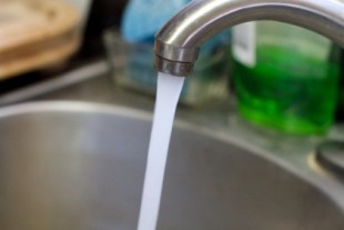 Coronavirus: AGA, la patronal del agua del grifo, pide al Gobierno que le permita cortar el suministro a familias