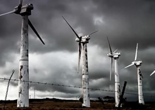 El nuevo documental de Michael Moore en YouTube revela los masivos impactos ecológicos de las energías renovables [ENG]