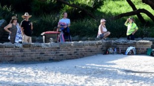 Playas reabiertas en Sydney vuelven a cerrar debido a la falta de distanciamiento social. [ENG]