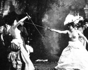 Una fotonovela del 1900 con duelistas en toples