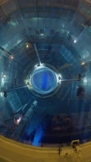 La espectacular foto del interior del reactor nuclear de Almaraz 1 con radiación Cerenkov incluida