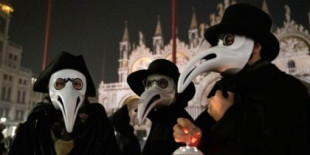 ¿Por qué los doctores usaban estas máscaras puntiagudas durante la peste?
