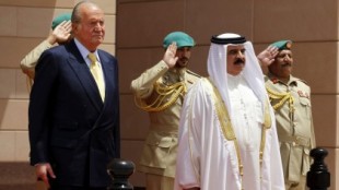 El gestor del rey emérito afirma que le entregó en Ginebra 1.7 millones recibidos del sultán de Bahréin
