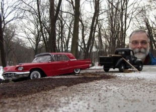 Utilizando la perspectiva y miniaturas de coches para crear fotos históricas realistas (eng)