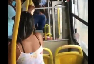 Mujer es golpeada y expulsada de un autobús en Brasil después de estornudar sin mascarilla [PT]