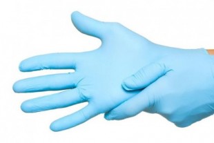 Especialistas en Medicina Preventiva desaconsejan los guantes porque pueden aumentar el contagio del coronavirus
