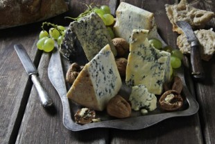 Cabrales, roquefort, stilton y gorgonzola: en qué se diferencian estos quesos azules