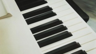 Condenan a una pianista profesional a indemnizar con 8.000 euros a sus vecinos por tocar el piano