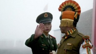 India y China ponen al rojo su frontera del Himalaya