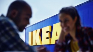 La OCU denuncia a Ikea por cobrar un suplemento de 9 euros en sus tiendas físicas sin avisar en las condiciones