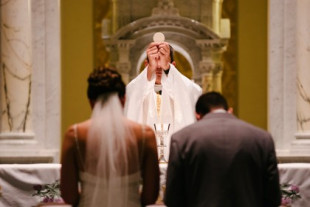 La imparable decadencia del matrimonio católico: del 70% al 20% del total en apenas dos décadas