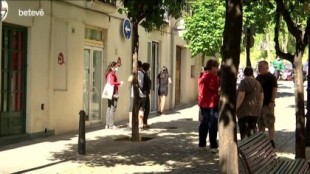 El Ayuntamiento de Barcelona compra siete casas en manos de un fondo buitre y las convierte en aparcerías urbanas
