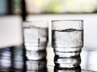 Carta abierta a los bares y restaurantes que necesitan una ley para servir agua del grifo gratis