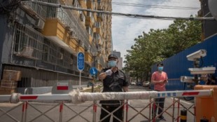 Cierran guarderías y colegios por el brote de coronavirus en Pekín tras elevarse el nivel de emergencia