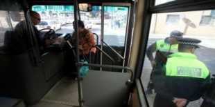 Agrede brutalmente al conductor de un autobús que le recriminó que no utilizara mascarilla