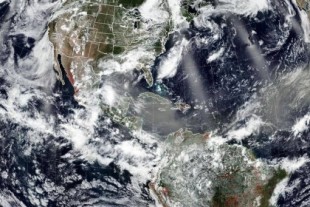 La inusual masa de polvo sahariano sobre el Caribe llega al Pacífico