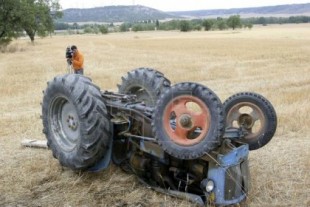 Fallece un agricultor de 32 años al volcar su tractor en Xaló (Alicante)