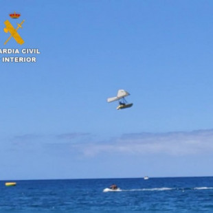 La Guardia Civil intercepta una lancha volando sin licencia por el sur de Tenerife