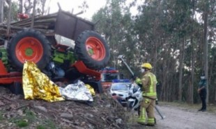 Fallece un vecino de Vilaboa al volcar su tractor cuando venía de recoger leña