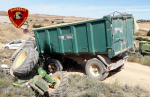 Fallece una persona en una colisión entre una cosechadora y un tractor en Torrehermosa