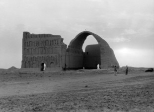El Gran Arco de Ctesifonte, la mayor bóveda de ladrillo del mundo, construida por los persas sasánidas en el siglo VI