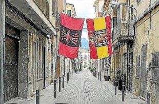 Multa de 2.001 euros al vecino de sa Pobla que colgó en la calle dos banderas franquistas