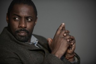 "Deberíamos poder decir lo que queramos". Idris Elba rechaza la censura de películas y series racistas