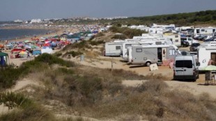 Los campings alertan sobre “verdaderos asentamientos incontrolados” de autocaravanas en Huelva