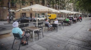 Multan a un bar de Barcelona con 66.000 euros por un cliente que fumaba cannabis en la terraza [CAT]