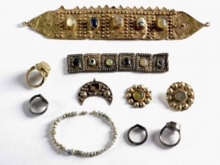 El tesoro de joyas de Al-Ándalus hallado en Jaén casualmente: el premio a sus jóvenes descubridores