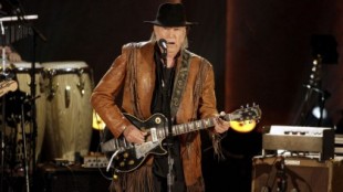 Neil Young demanda a la campaña de Donald Trump por usar sus canciones