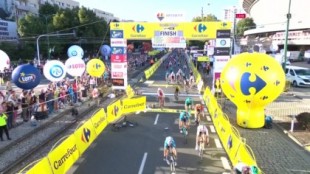 Brutal caída en el sprint de la primera etapa del Tour de Polonia