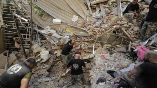 Encuentran viva a una niña en Beirut tras pasar 24 horas bajo los escombros
