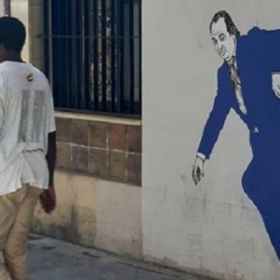 El artista lucense El Primo de Banksy inmortaliza un tropiezo de Juan Carlos I